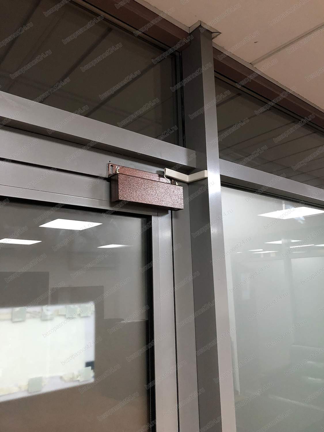 магнитный замок на офисную дверь